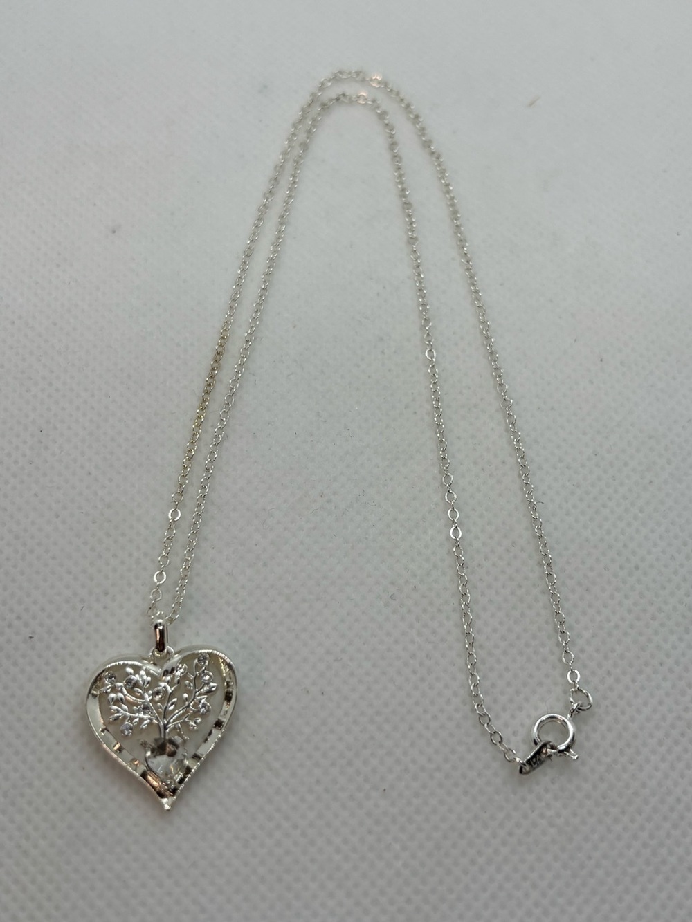 NECKLACE FAMILY TREE HEART PENDANT